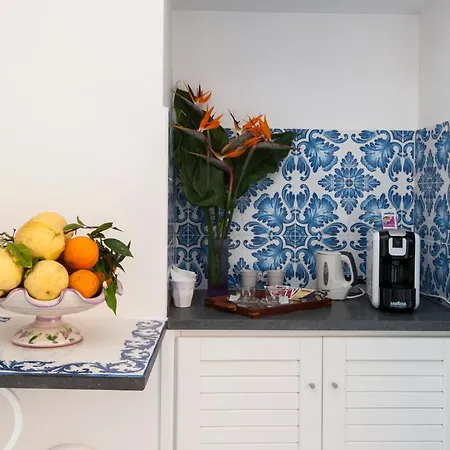 לינה וארוחת בוקר Surriento 4*